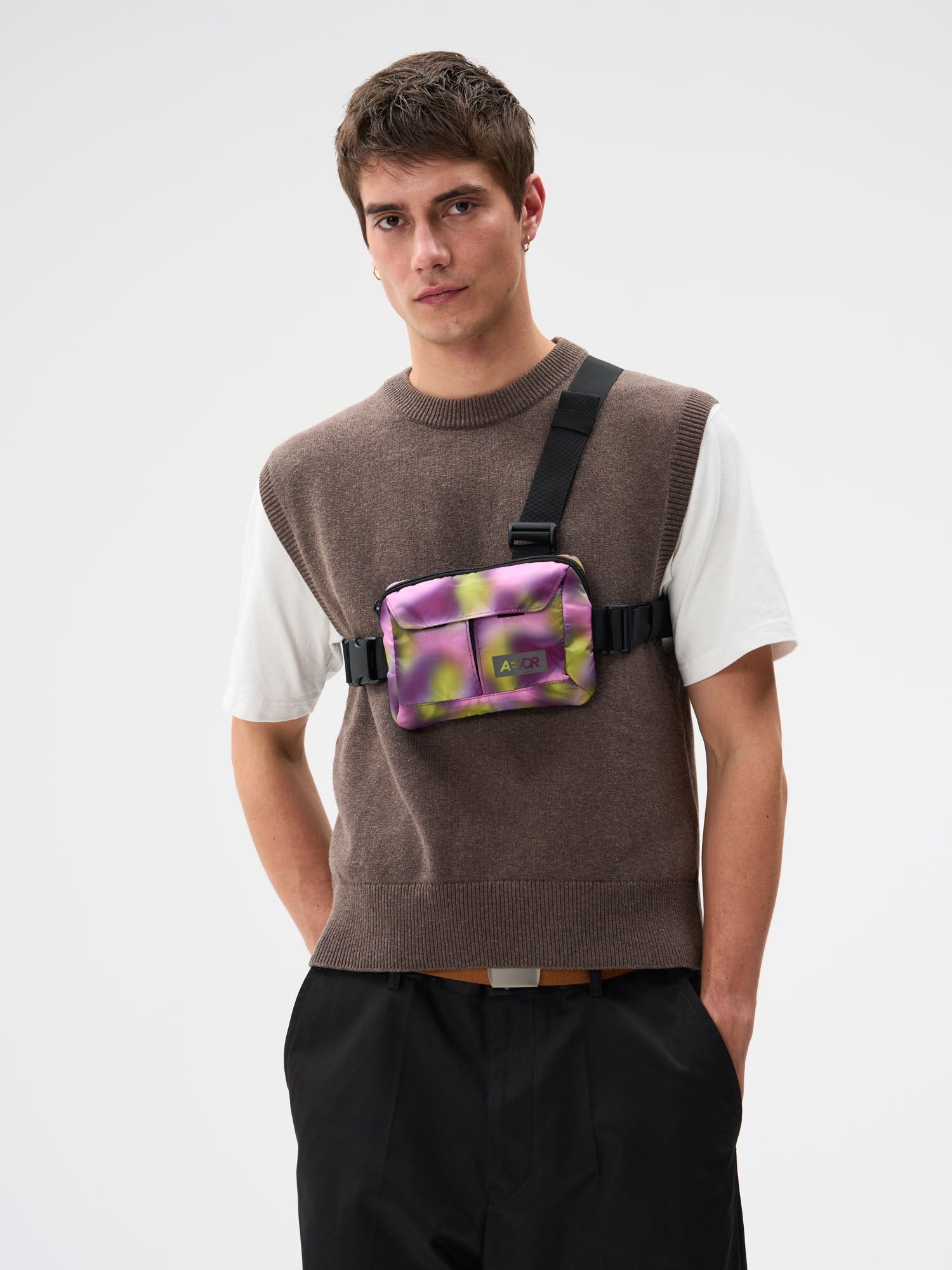 aevor-front-pack-psychedelic-slush-bauchtasche-mit-3-punkt-halt image 2