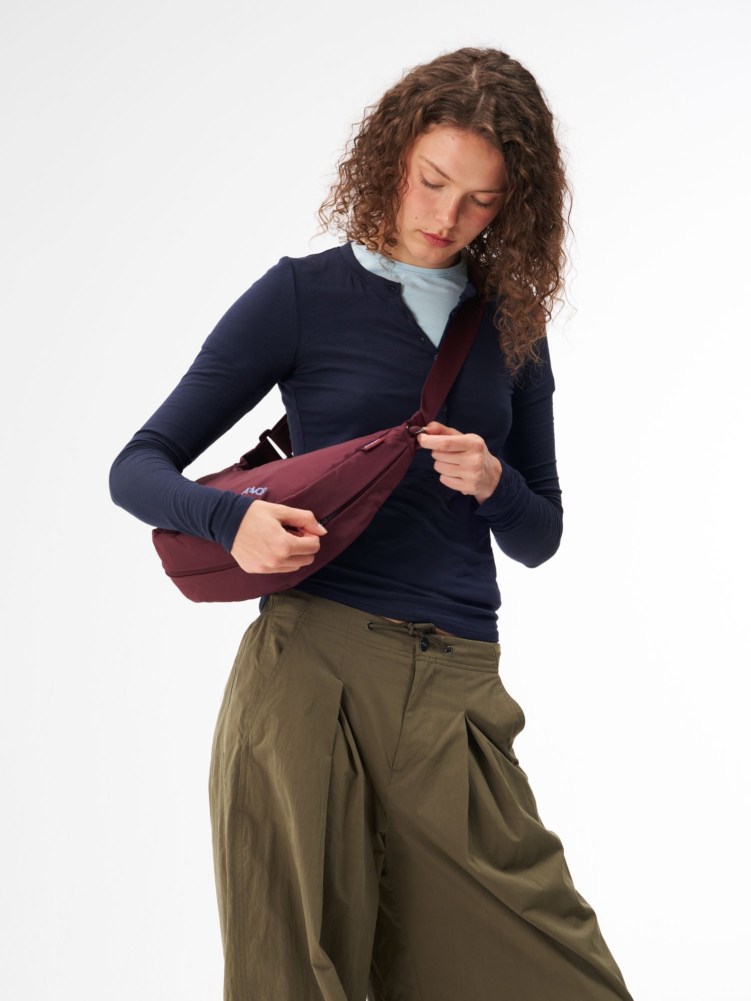 aevor-sling-bag-bauchtasche-burgundy-5-5-l-erweiterbar image 7