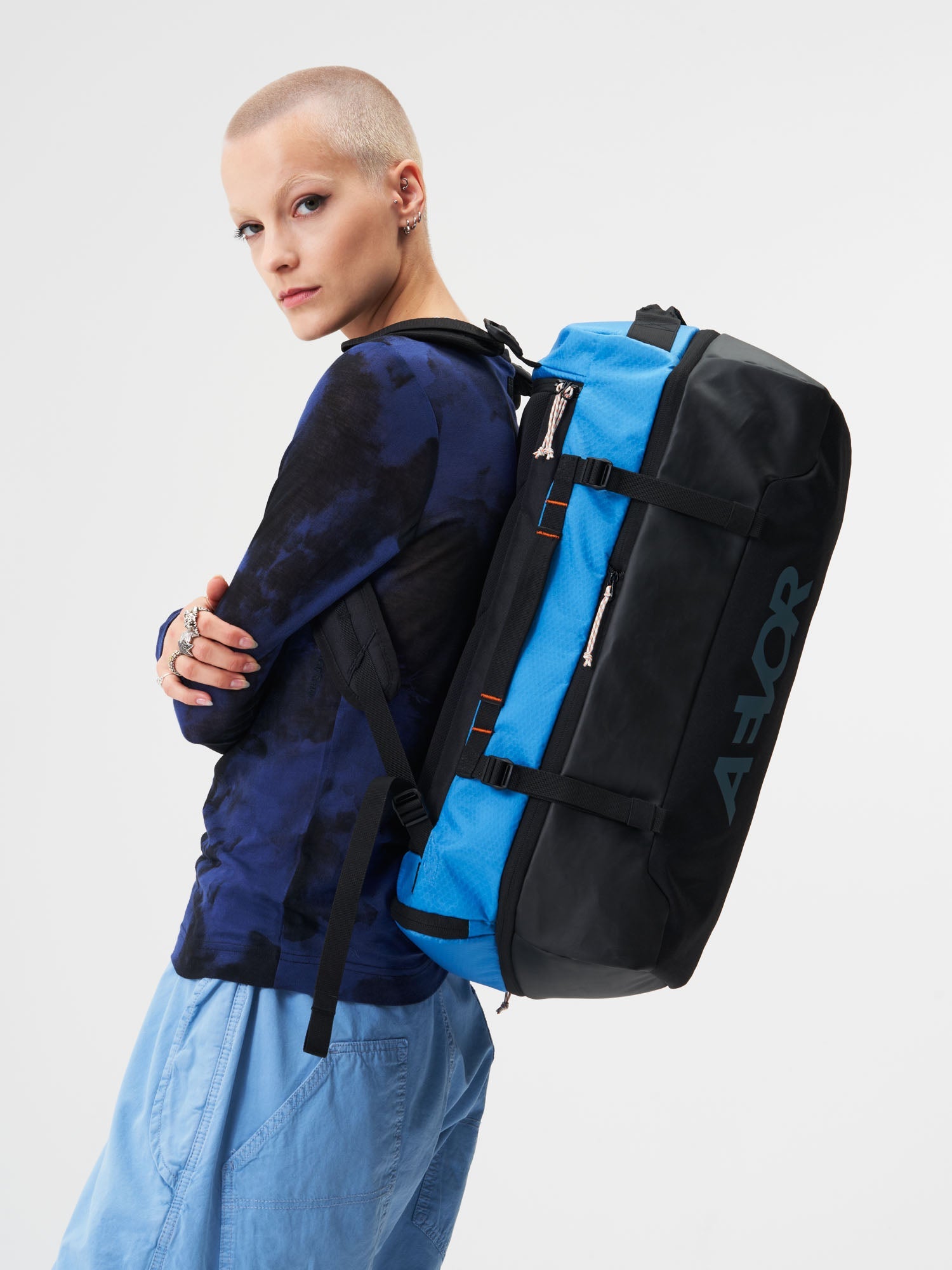 aevor-duffel-pack-proof-retro-blue-reisetasche-47-60-l image 2