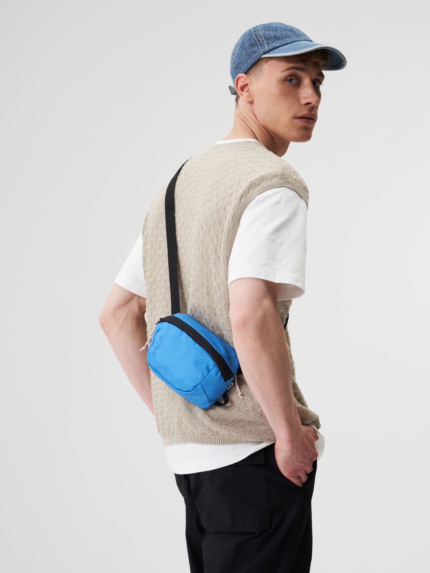 aevor-hip-bag-move-bauchtasche-ripstop-retro-blue-f-rs-bike image 5