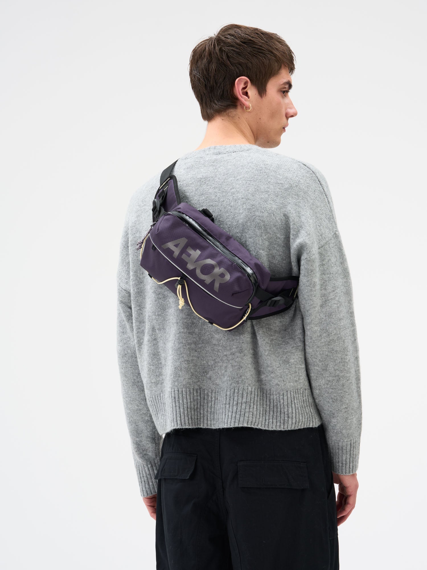 aevor-bar-bag-bauchtasche-phantom-purple-wasserdicht image 6