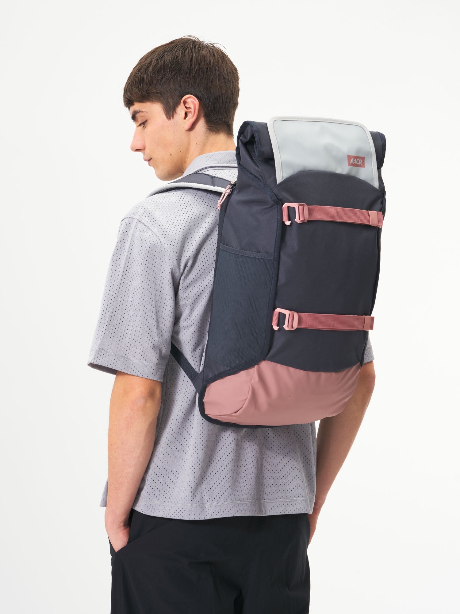 aevor-trip-pack-rucksack-chilled-rose-26-33l-laptop-15-zoll image 2