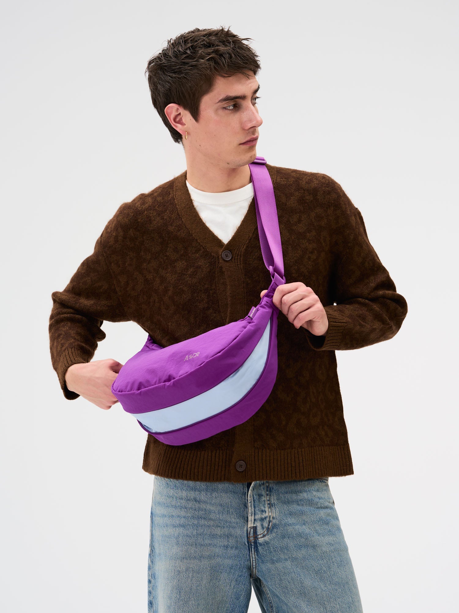 aevor-sling-bag-bauchtasche-electric-fuchsia-5-5l image 5